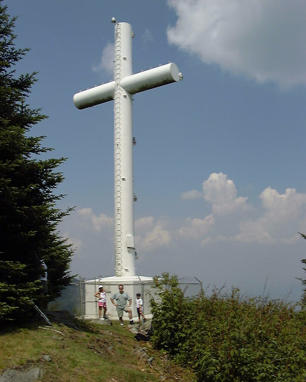 hut2002cross2.jpg